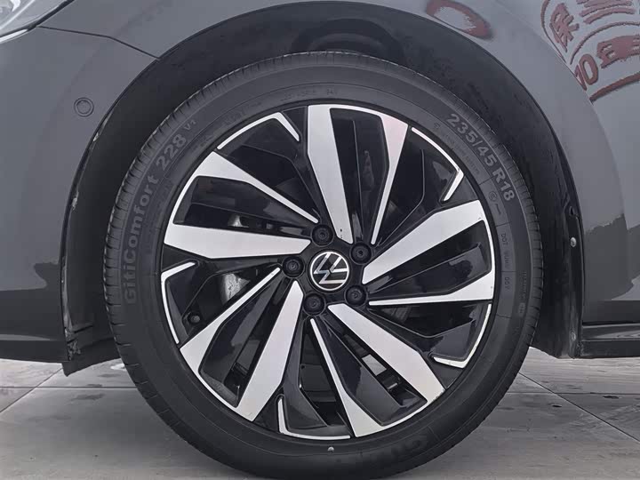 Фото 17 - Volkswagen Passat