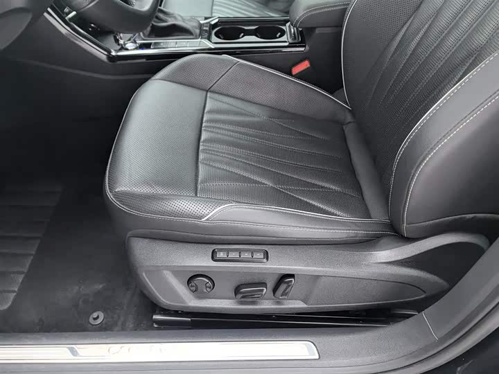 Фото 20 - Volkswagen Passat