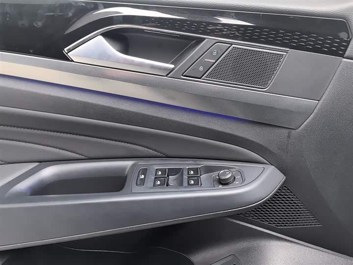 Фото 9 - Volkswagen Passat