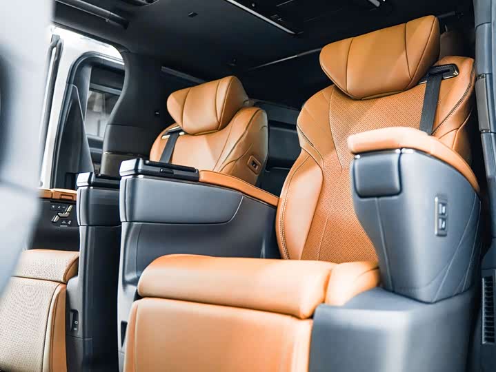 Фото 12 - Toyota Vellfire