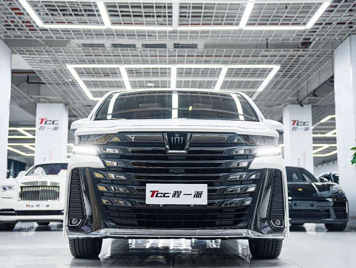 Фото 2 - Toyota Vellfire