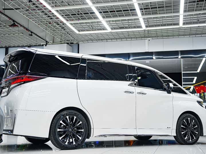 Фото 5 - Toyota Vellfire