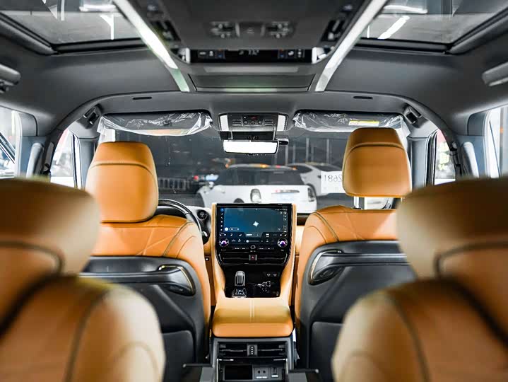 Фото 7 - Toyota Vellfire