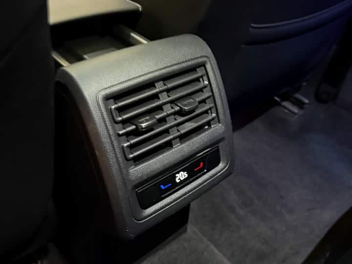 Фото 18 - Volkswagen Golf