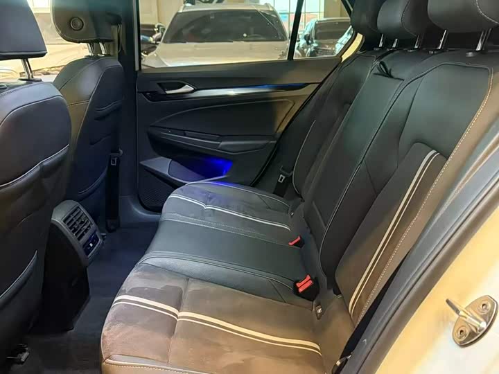 Фото 19 - Volkswagen Golf