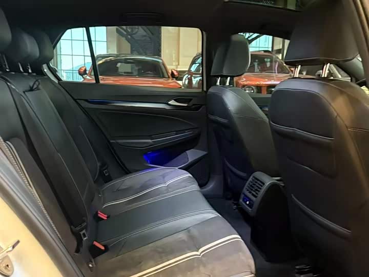 Фото 20 - Volkswagen Golf