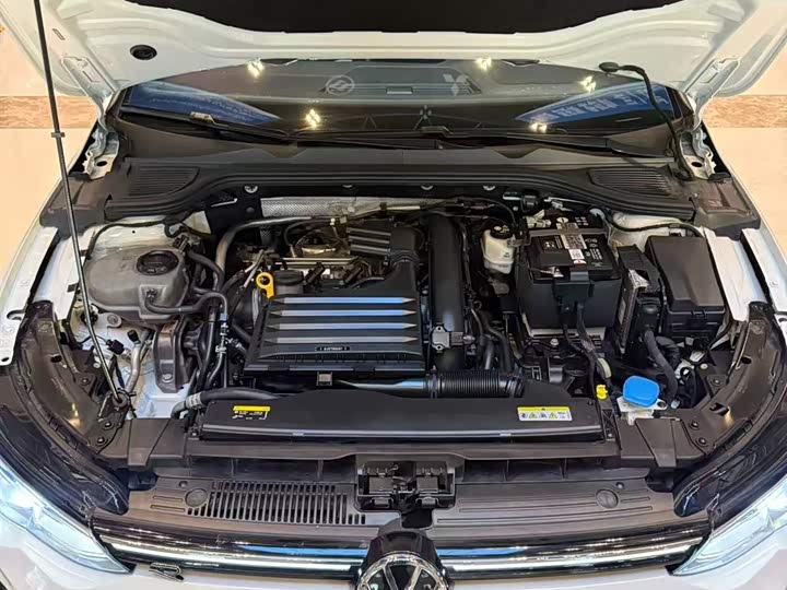 Фото 23 - Volkswagen Golf