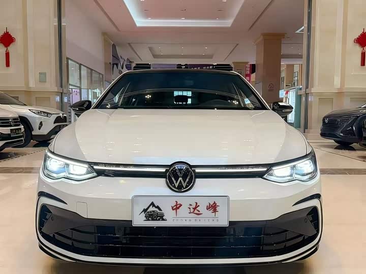 Фото 3 - Volkswagen Golf