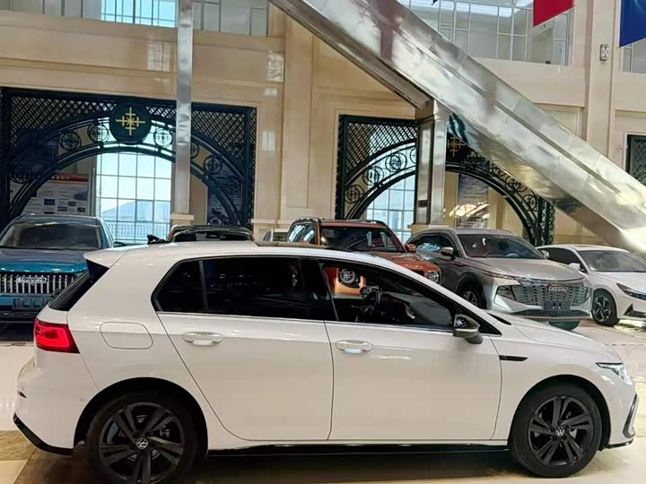 Фото 5 - Volkswagen Golf