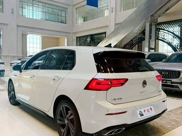 Фото 8 - Volkswagen Golf