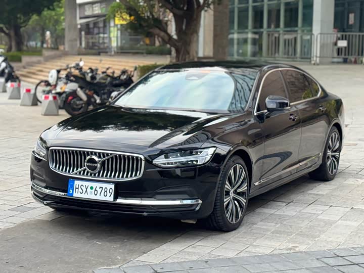Фото 1 - Volvo S90