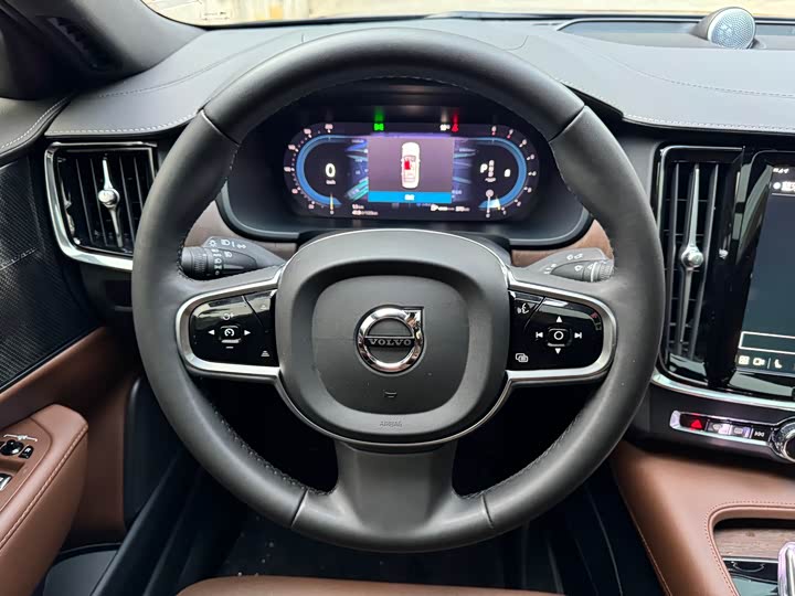 Фото 10 - Volvo S90