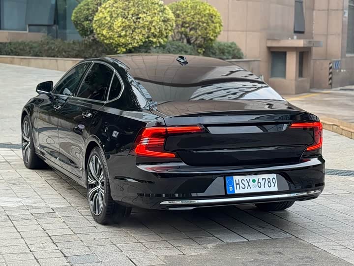 Фото 11 - Volvo S90