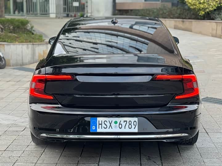 Фото 12 - Volvo S90