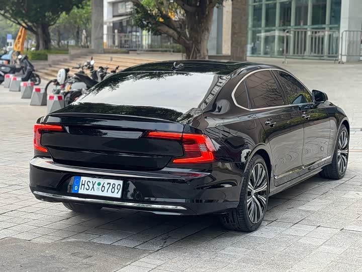 Фото 13 - Volvo S90