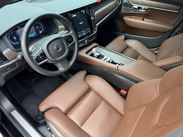 Фото 4 - Volvo S90