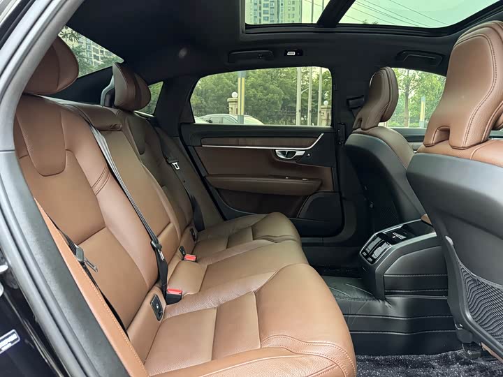 Фото 8 - Volvo S90