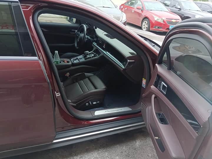 Фото 10 - Porsche Panamera