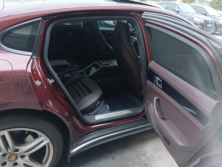 Фото 11 - Porsche Panamera