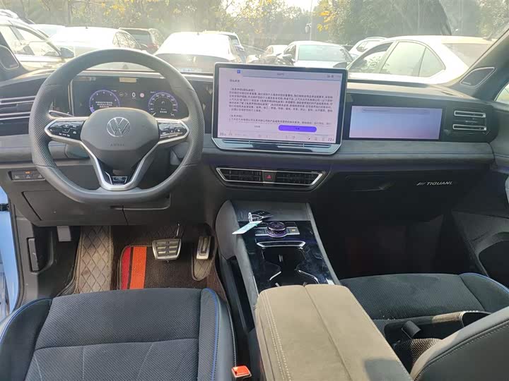 Фото 10 - Volkswagen Tiguan L Pro