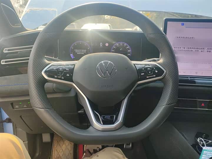 Фото 11 - Volkswagen Tiguan L Pro