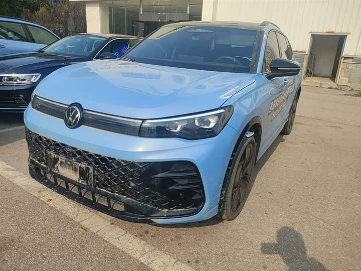 Фото 2 - Volkswagen Tiguan L Pro