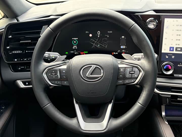 Фото 4 - Lexus RX