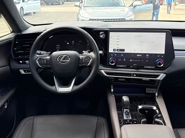 Фото 5 - Lexus RX