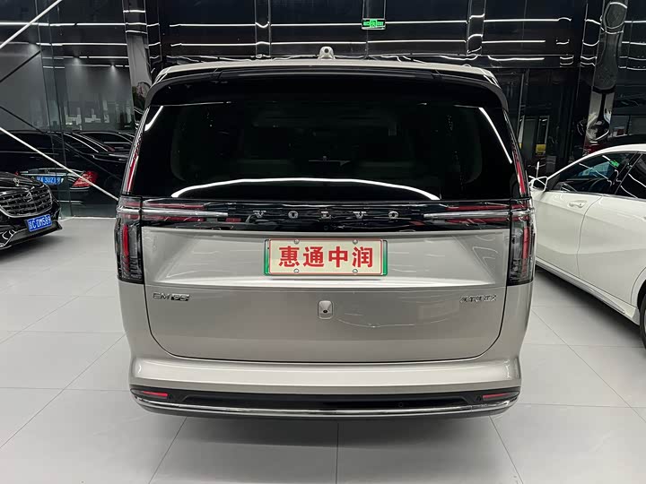 Фото 4 - Volvo EM90