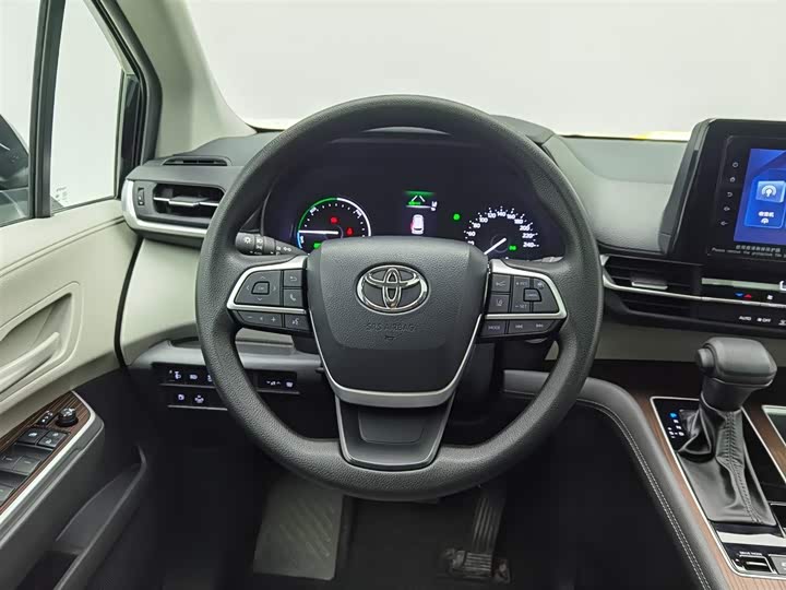 Фото 11 - Toyota Sienna