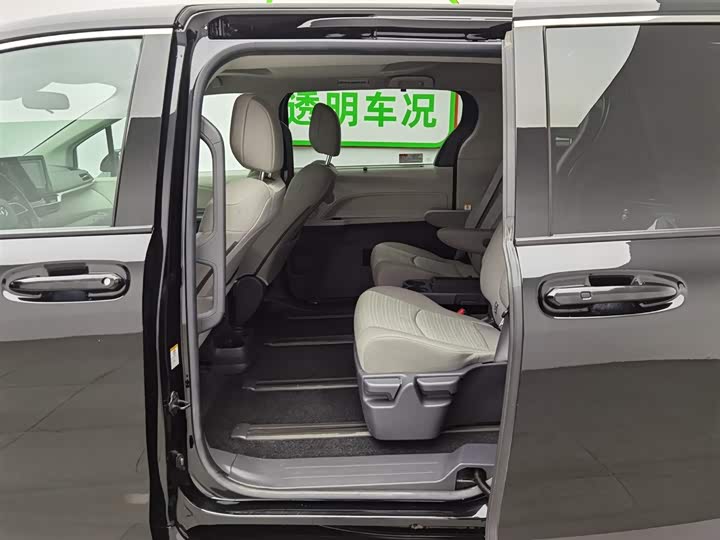 Фото 15 - Toyota Sienna