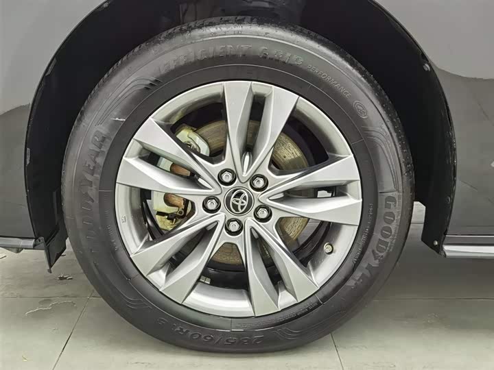 Фото 17 - Toyota Sienna