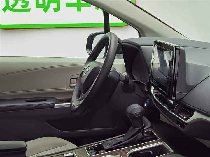 Фото 22 - Toyota Sienna