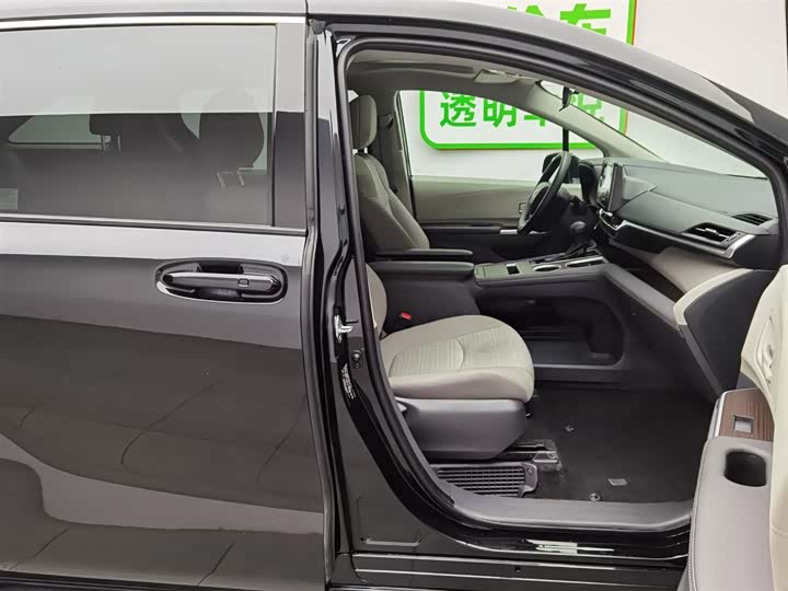 Фото 23 - Toyota Sienna