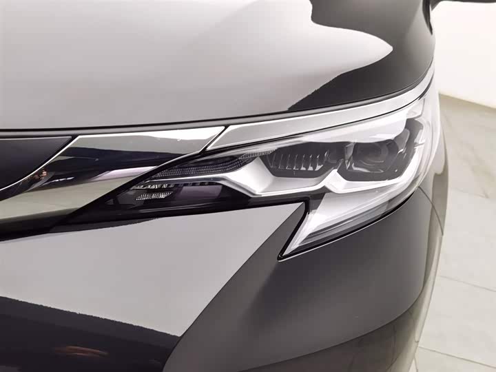 Фото 7 - Toyota Sienna