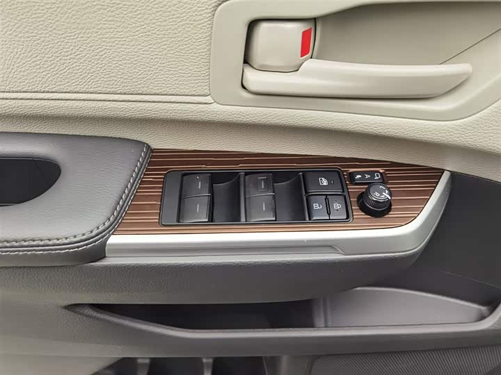 Фото 9 - Toyota Sienna