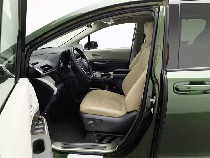 Фото 10 - Toyota Sienna