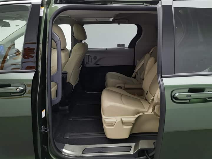 Фото 15 - Toyota Sienna