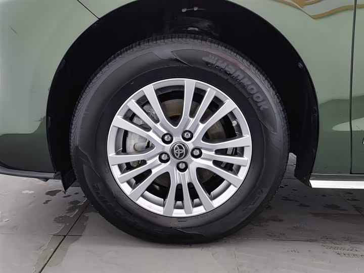 Фото 17 - Toyota Sienna