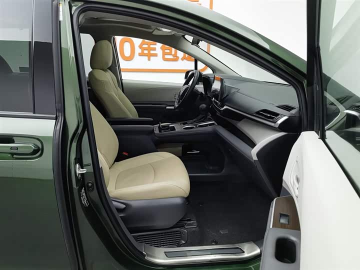 Фото 23 - Toyota Sienna