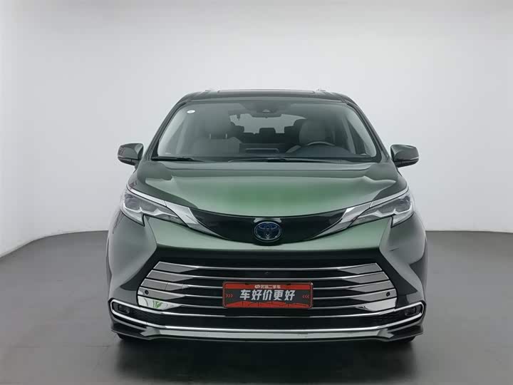 Фото 3 - Toyota Sienna