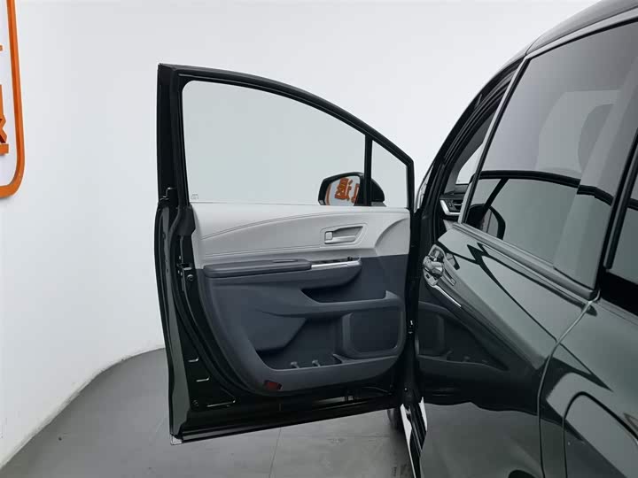 Фото 8 - Toyota Sienna