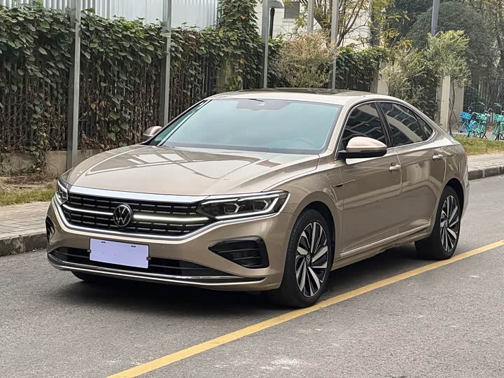 Фото 1 - Volkswagen Passat