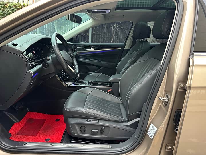 Фото 12 - Volkswagen Passat