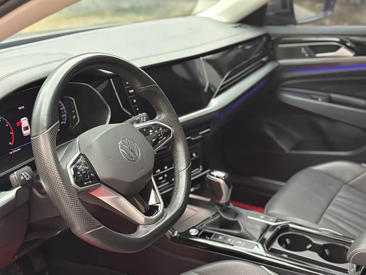 Фото 13 - Volkswagen Passat