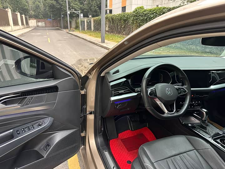 Фото 15 - Volkswagen Passat