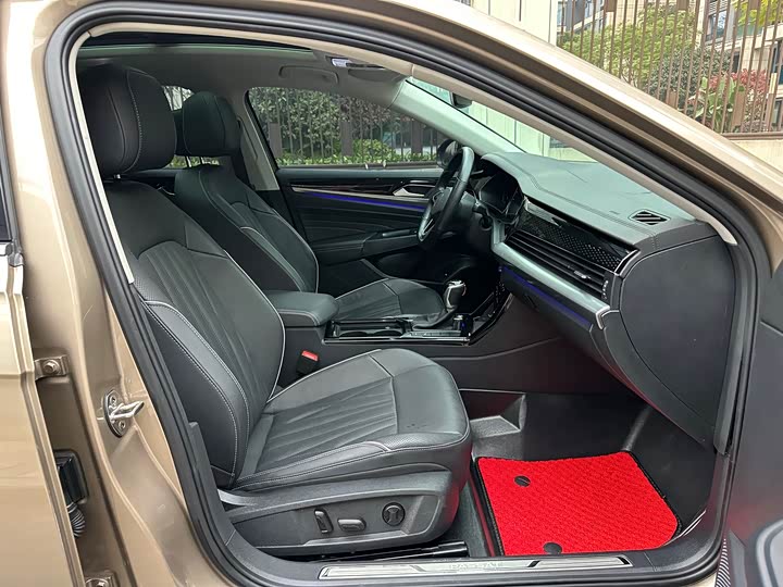 Фото 17 - Volkswagen Passat