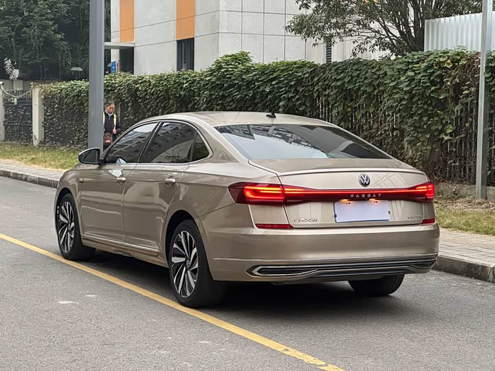Фото 5 - Volkswagen Passat