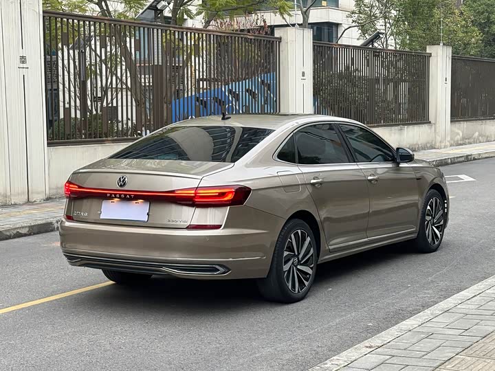 Фото 7 - Volkswagen Passat