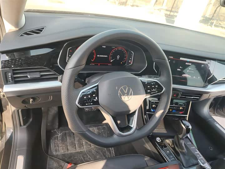 Фото 11 - Volkswagen Passat